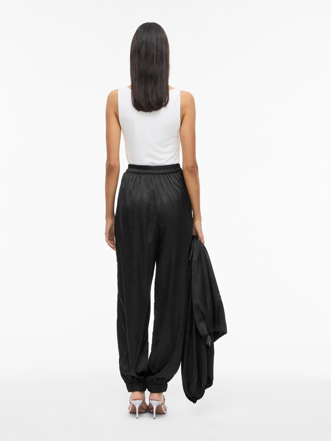 model_shot-back